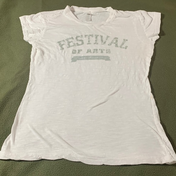 Pimatee Festival of Arts Laguna Beach white sheet t-shirt.  Size L.  Chest 16” - Picture 1 of 7